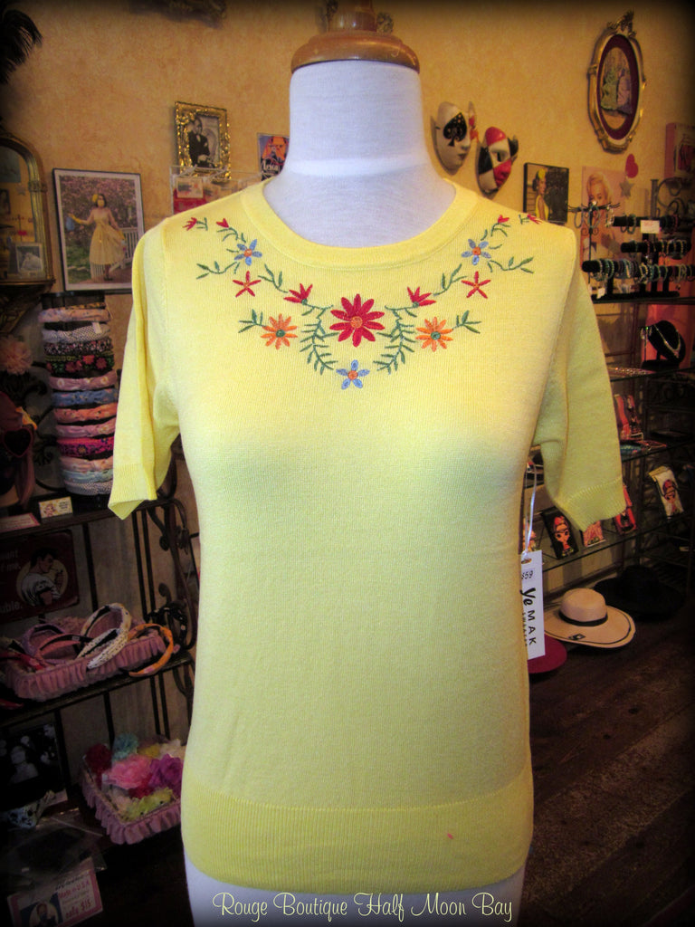 Short sleeve retro sweater with embroidery